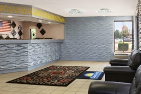 Days Inn & Suites by Wyndham Fort Bragg/Cross Creek Mall