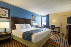 Days Inn & Suites by Wyndham Fort Bragg/Cross Creek Mall