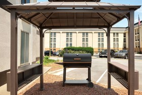 Days Inn & Suites by Wyndham Fort Bragg/Cross Creek Mall