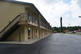 Deluxe Inn Fayetteville