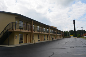 Deluxe Inn Fayetteville