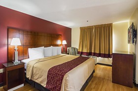 Red Roof Inn & Suites Fayetteville-Fort Bragg