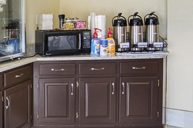 Red Roof Inn & Suites Fayetteville-Fort Bragg