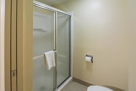 Red Roof Inn & Suites Fayetteville-Fort Bragg