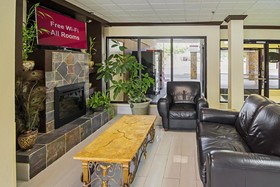 Red Roof Inn & Suites Fayetteville-Fort Bragg