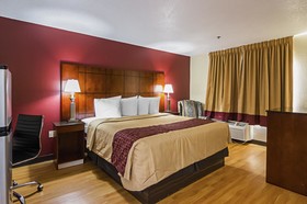 Red Roof Inn & Suites Fayetteville-Fort Bragg