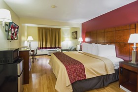 Red Roof Inn & Suites Fayetteville-Fort Bragg