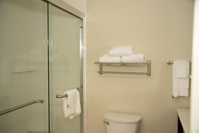 Holiday Inn & Suites Fayetteville W-Fort Bragg Area