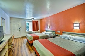 Travelodge by Wyndham Fayetteville