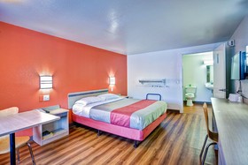 Travelodge by Wyndham Fayetteville