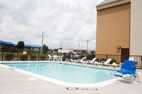La Quinta Inn & Suites by Wyndham Fayetteville I-95