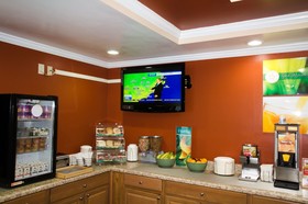La Quinta Inn & Suites by Wyndham Fayetteville I-95