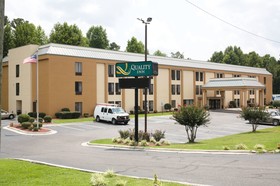 La Quinta Inn & Suites by Wyndham Fayetteville I-95