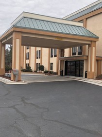 La Quinta Inn & Suites by Wyndham Fayetteville I-95