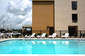 La Quinta Inn & Suites by Wyndham Fayetteville I-95