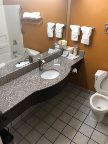 La Quinta Inn & Suites by Wyndham Fayetteville I-95