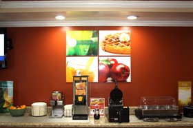 La Quinta Inn & Suites by Wyndham Fayetteville I-95