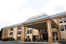 La Quinta Inn & Suites by Wyndham Fayetteville I-95