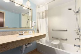 Cross Creek Inn & Suites