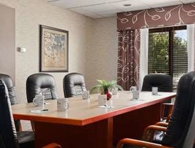 Cross Creek Inn & Suites