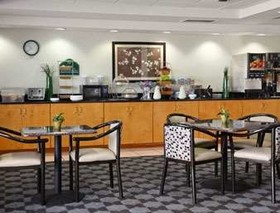 Cross Creek Inn & Suites