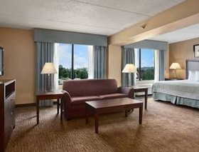 Cross Creek Inn & Suites