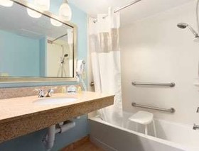 Cross Creek Inn & Suites