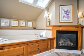 Highland Lake Inn & Resort - Flat Rock