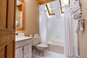 Highland Lake Inn & Resort - Flat Rock