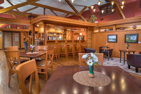 Highland Lake Inn & Resort - Flat Rock