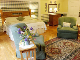 Highland Lake Inn & Resort - Flat Rock