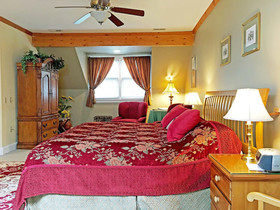 Highland Lake Inn & Resort - Flat Rock