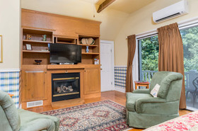 Highland Lake Inn & Resort - Flat Rock
