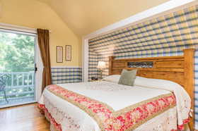 Highland Lake Inn & Resort - Flat Rock