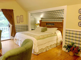 Highland Lake Inn & Resort - Flat Rock
