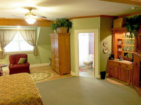 Highland Lake Inn & Resort - Flat Rock