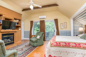 Highland Lake Inn & Resort - Flat Rock