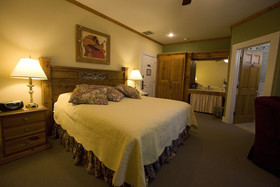 Highland Lake Inn & Resort - Flat Rock