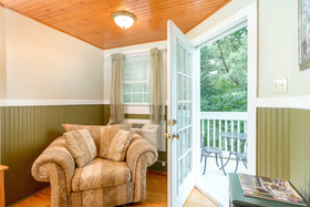 Highland Lake Inn & Resort - Flat Rock