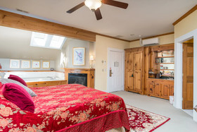 Highland Lake Inn & Resort - Flat Rock