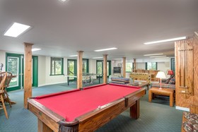 Highland Lake Inn & Resort - Flat Rock