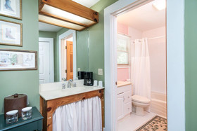 Highland Lake Inn & Resort - Flat Rock