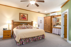 Highland Lake Inn & Resort - Flat Rock
