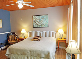 Highland Lake Inn & Resort - Flat Rock