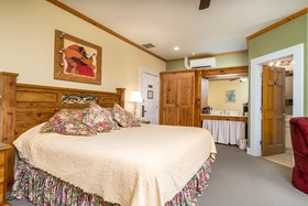 Highland Lake Inn & Resort - Flat Rock