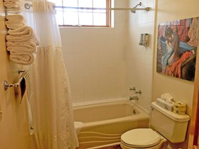 Highland Lake Inn & Resort - Flat Rock