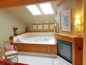 Highland Lake Inn & Resort - Flat Rock