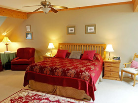 Highland Lake Inn & Resort - Flat Rock