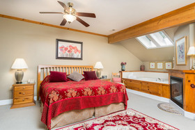 Highland Lake Inn & Resort - Flat Rock
