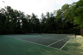 Highland Lake Inn & Resort - Flat Rock